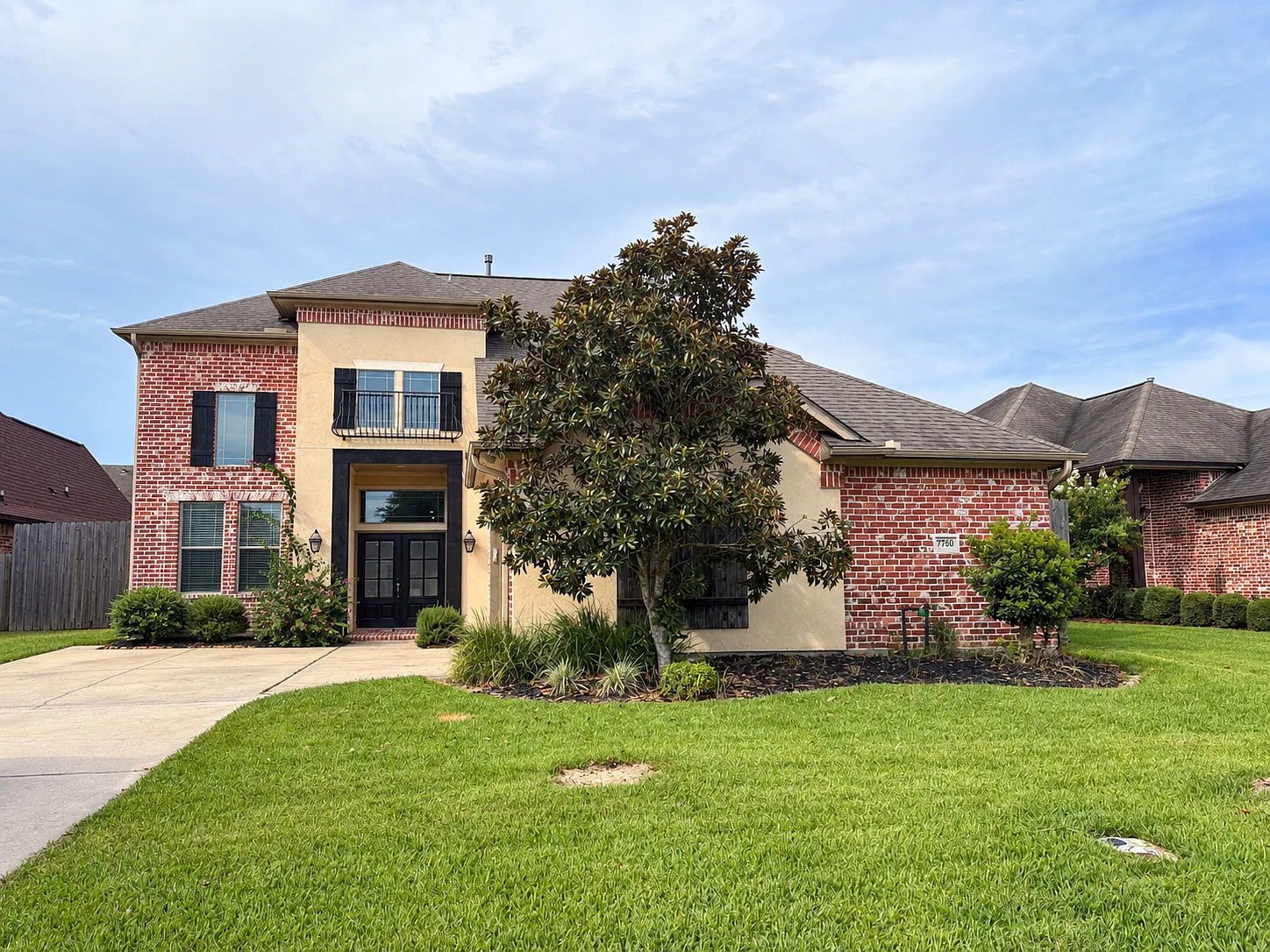 5 bed, 2.5 bath, 2741 sqft, $2,950 — Photo 1