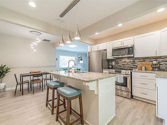 4th image of 2390 Brackett Rd SW