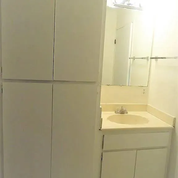 195 E Reed St #8 — Photo 1