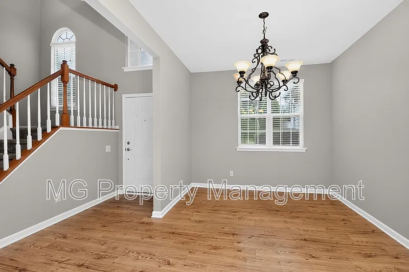 4 bed, 2.5 bath, 2484 sqft, $2,595 — Photo 2