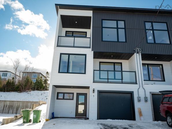5 Swivel Ct, Herring Cove, NS B3R 0E3