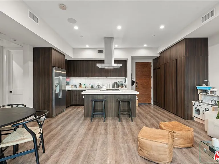556 N Flores St #2B — Photo 3