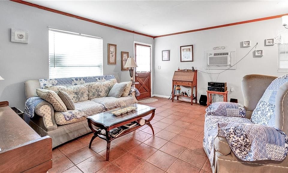 1st image of 2624 2nd Street SW