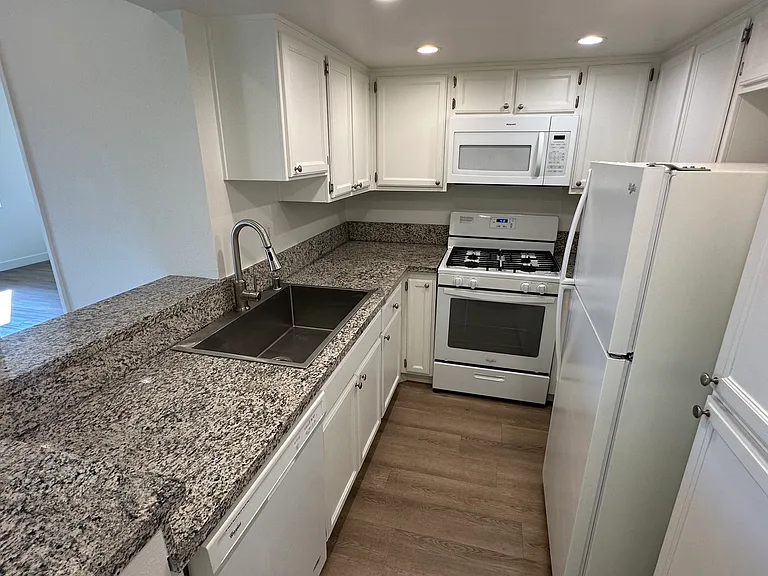 Parkview Apartments — Photo 38