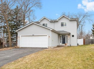 905 Grand Blvd, Wauconda, IL 60084