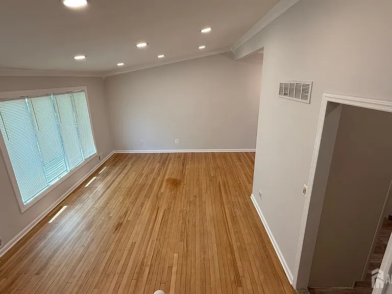56 Grace Dr — Photo 5