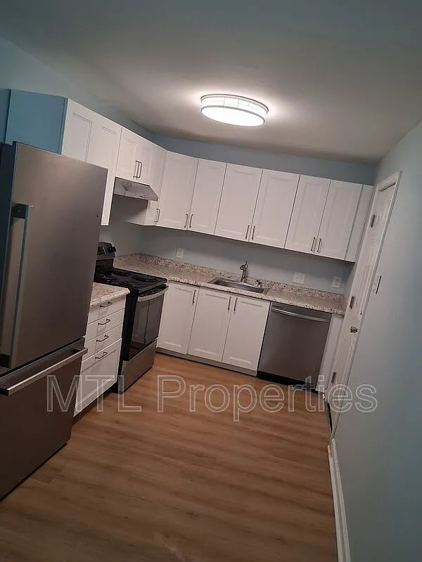 3 bed, 1.0 bath, 864 sqft, $1,650 — Photo 2
