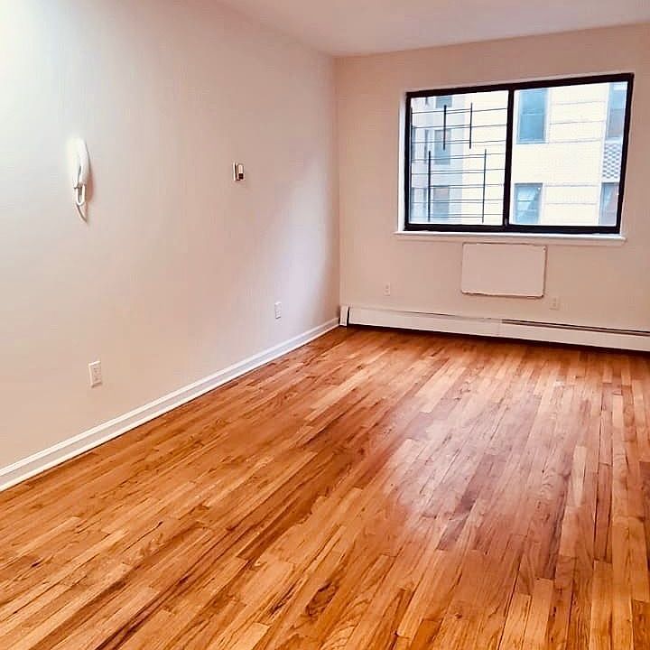 1st image of 49 Cooper St #4B