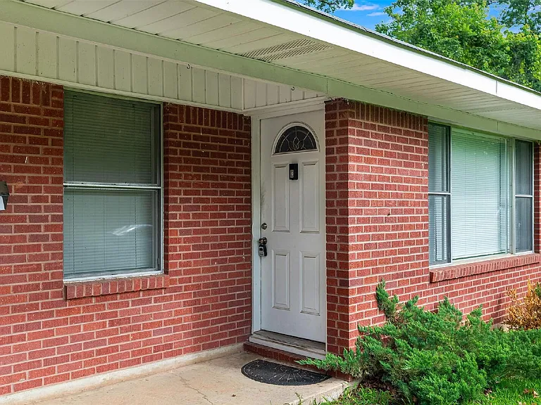 2501 Rosedale Pl — Photo 3