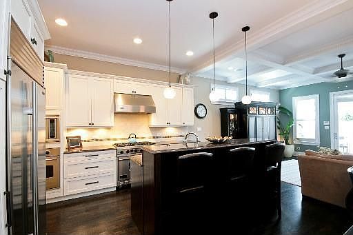 4th image of 3416 N Claremont Ave