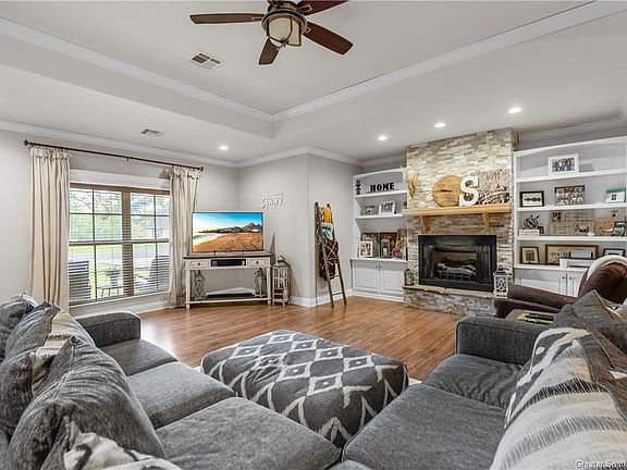 4th image of 105 Audubon Ave