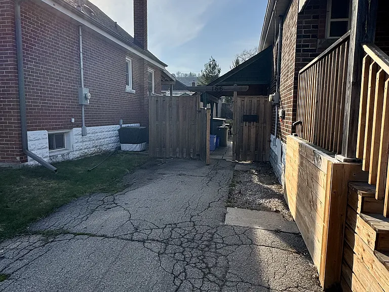 166 Erindale Ave #MAIN — Photo 14