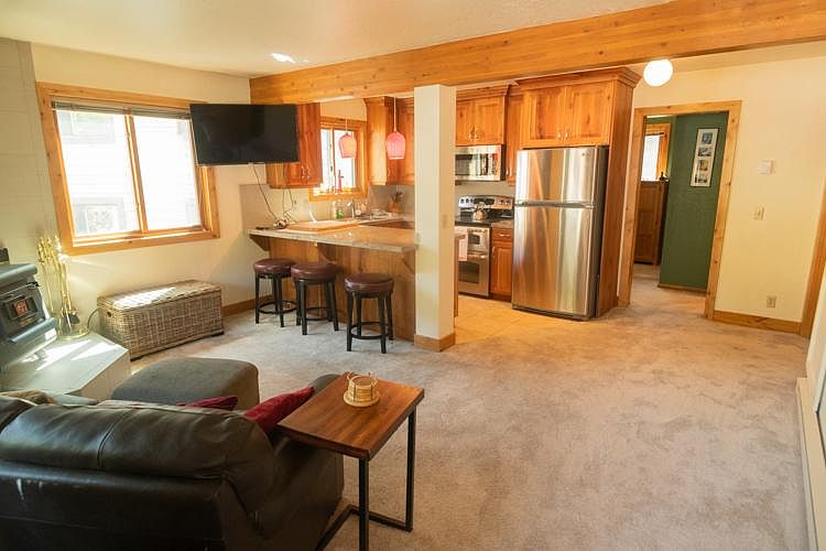 1st image of 32 Daly Ave #4