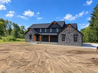 331 W Dawson Rd, Milford, MI 48381