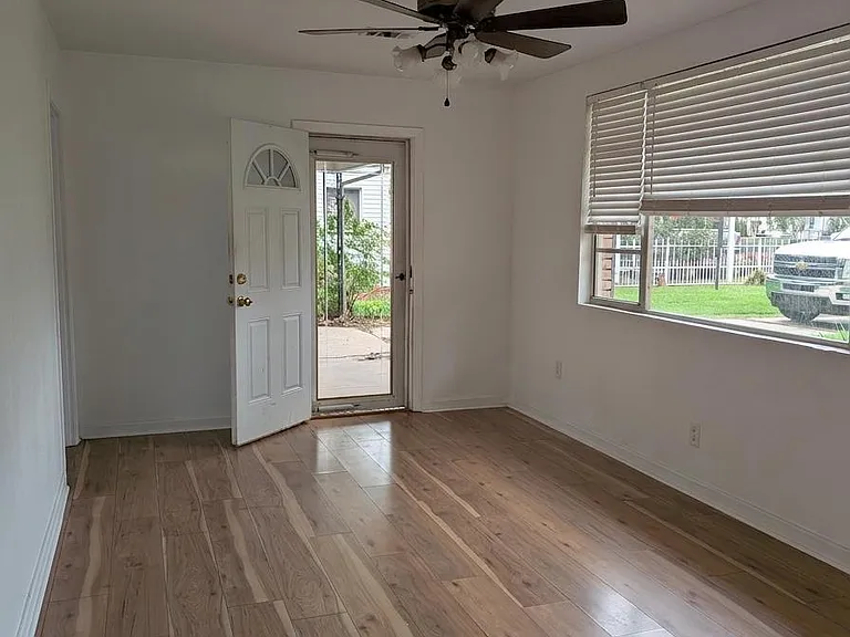 235 Burgin Ave — Photo 2