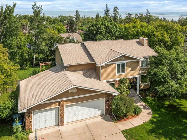 2520 E 5th St, Duluth, MN 55812