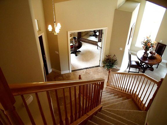 3rd image of 933 Oliver Ct