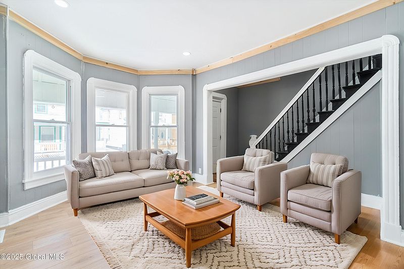 3rd image of 13 Yale Street