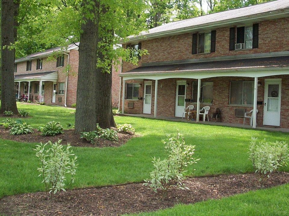2nd image of 483 Brentwood Ave