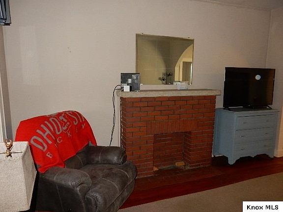 4th image of 8 Meltzer Ct