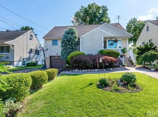 17 Maryknoll Rd, Metuchen, NJ 08840