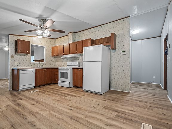 3rd image of 61 Maido St