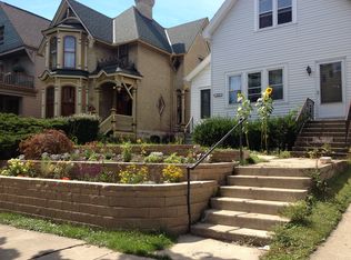 1685 N Astor St, Milwaukee, WI 53202