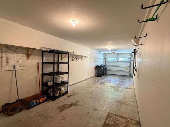 3 bedroom rental in Surrey — photo 25