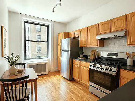 3rd image of 233 W 83rd St APT 3C