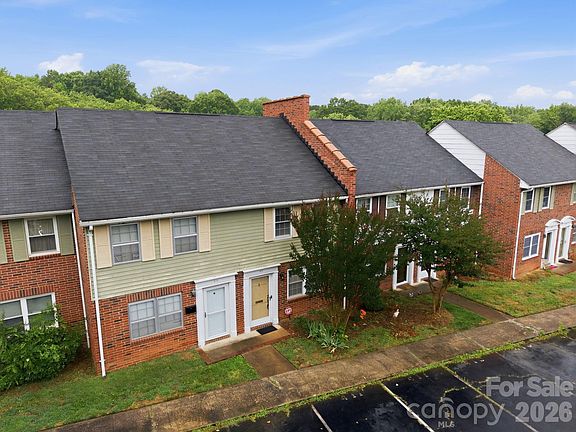2nd image of 1300 Larchmont Pl APT 411