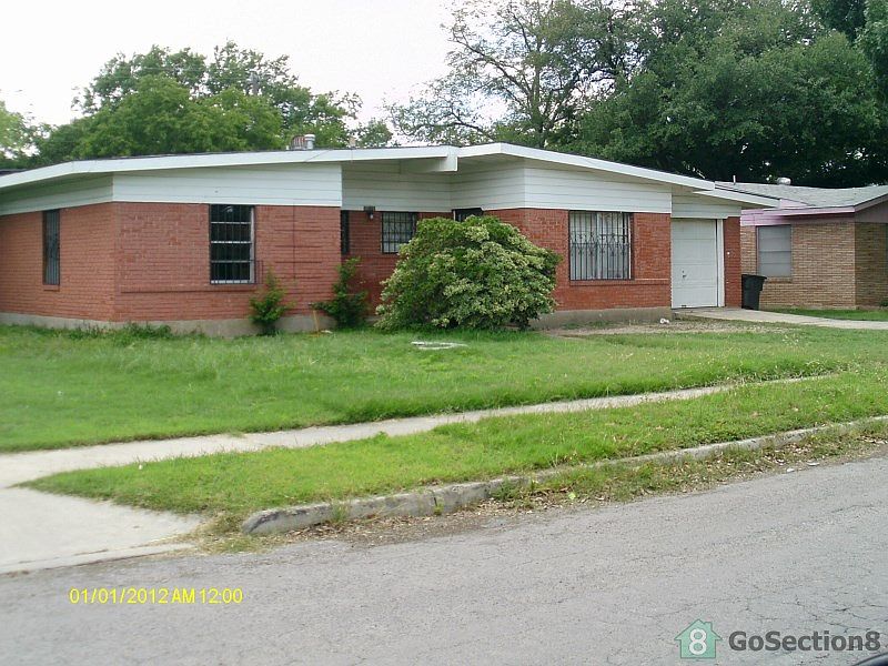1st image of 4518 Creekmoor Dr