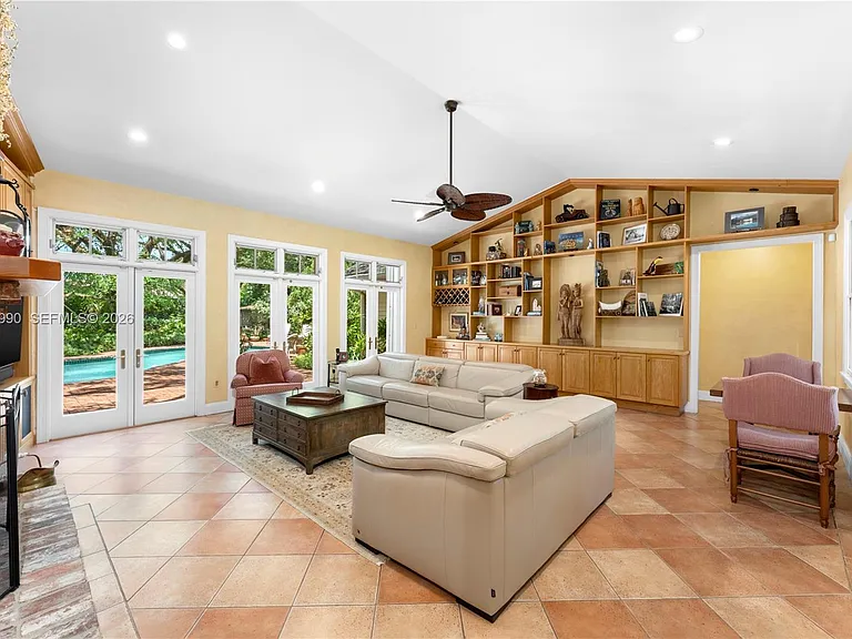 7400 SW 47th Ct — Photo 4