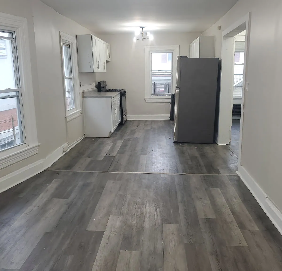 4 bed, 1400 sqft, $1,375 — Photo 1