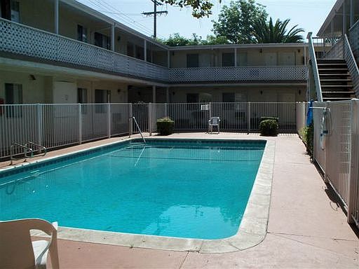 2nd image of 21900 Saticoy St APT 6
