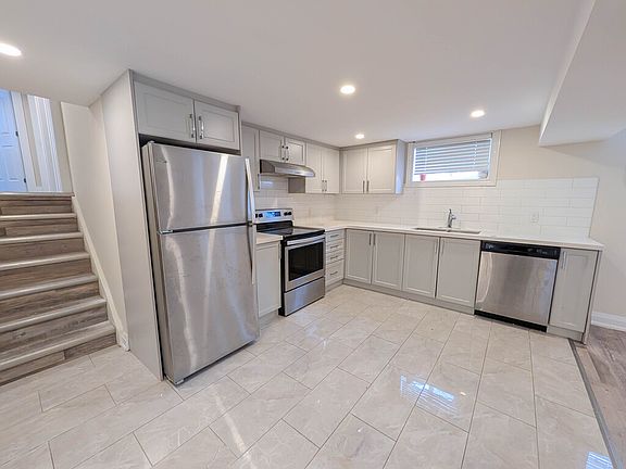 5th image of 510 Queen Victoria Dr
