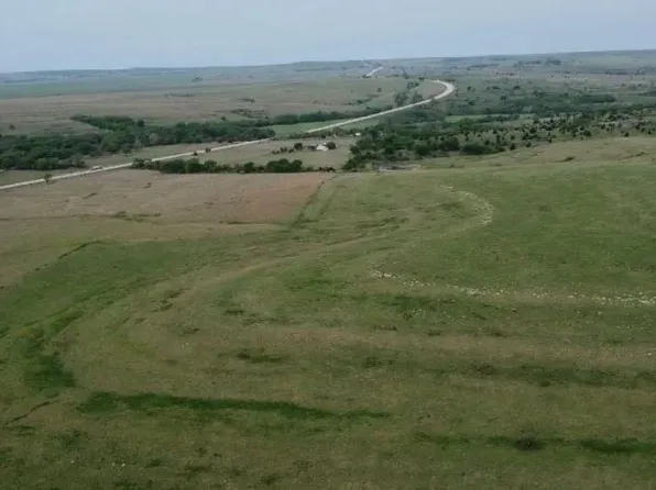 54 S High St, Eureka, KS 67045