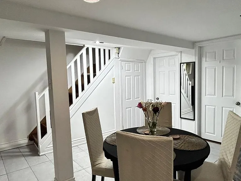 8 Runnymede Rd #LOWER — Photo 7