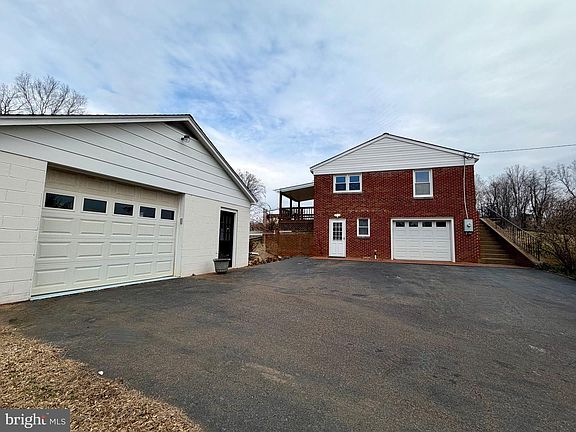 3rd image of 15488 Bruces Ln