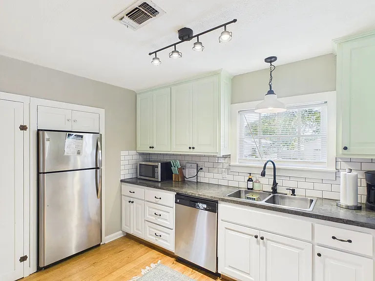 510 S Olive St — Photo 17