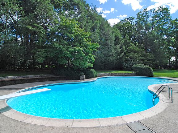 3rd image of 70 Morris Ln #A