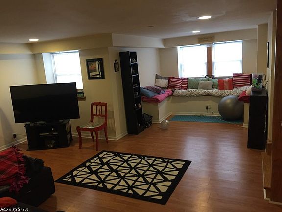 3rd image of 3625 N Keeler Ave #422