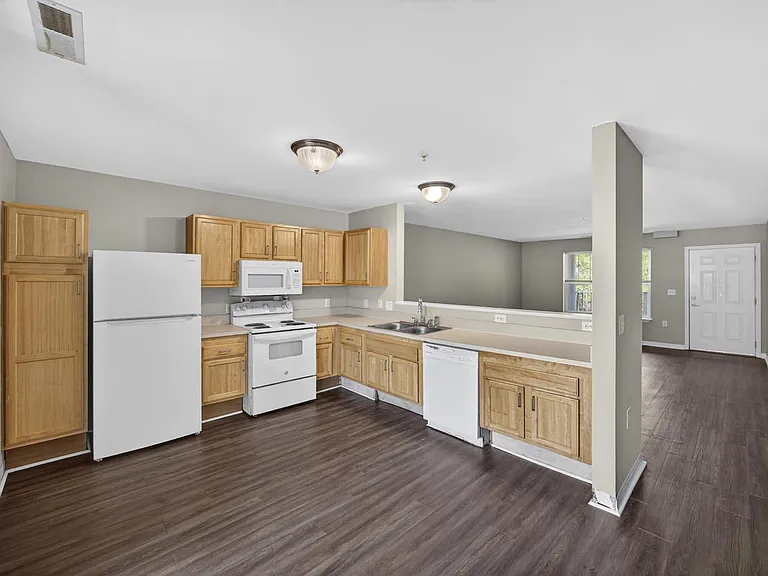 Pinecrest Greene — Photo 19