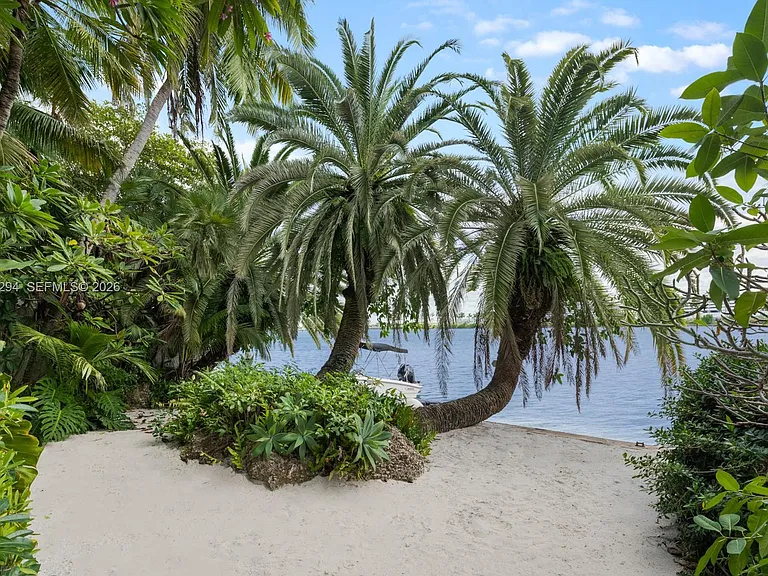 16 Palm Ave — Photo 34