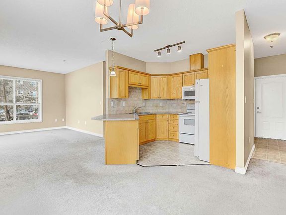 4th image of 9229 Lakeland Dr #102