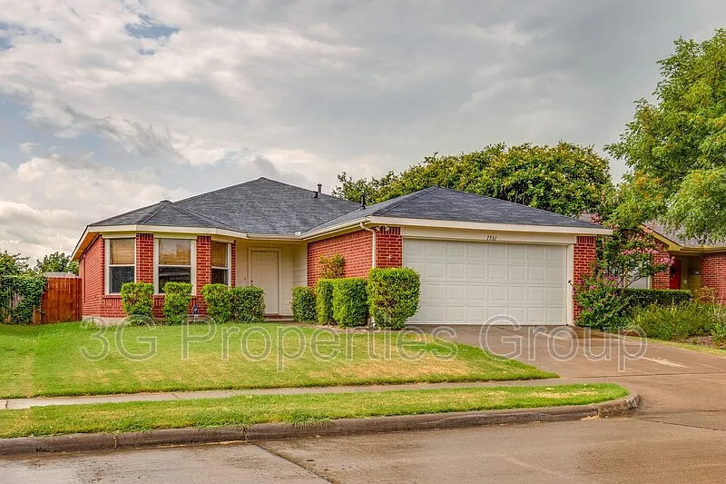 3 bed, 2.0 bath, 1618 sqft, $1,995 — Photo 1