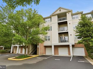 12148 Garden Grove Cir UNIT 303, Fairfax, VA 22030