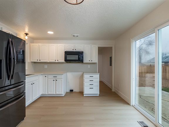 5th image of 712 18th Ave N