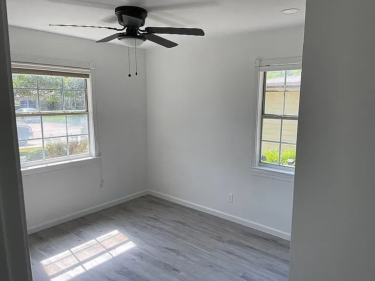 4 bed, 1152 sqft, $2,400 — Photo 2