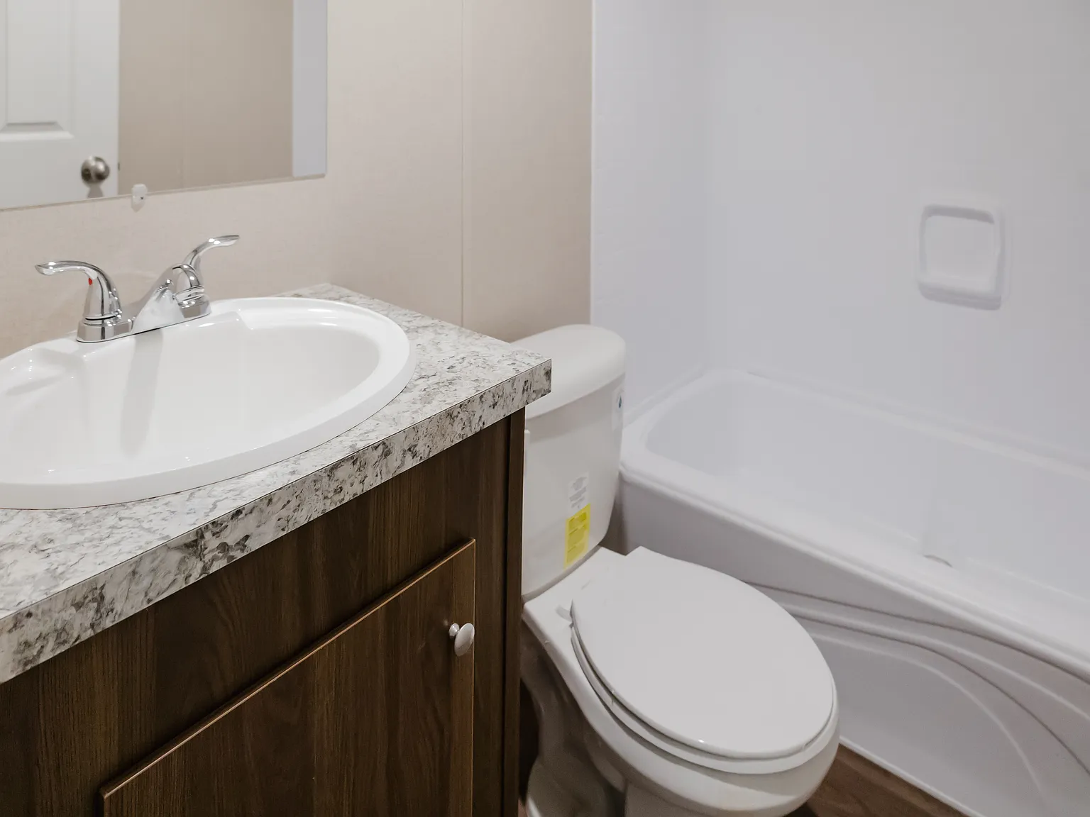 3 bed, 840 sqft, $900 — Photo 3