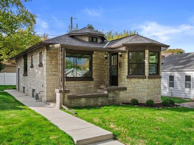 2337 North 71st STREET, Wauwatosa, WI, 53213